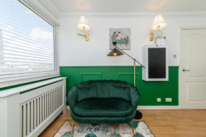 Central London Urban Modern Apartment near Warren Street